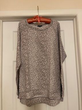 Stella & Dot Grey Leopard Print Pullover